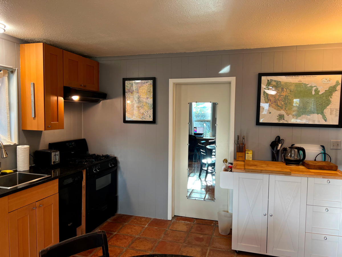 South ATX Escape | Cozy 1BR w/ Deck & Yard